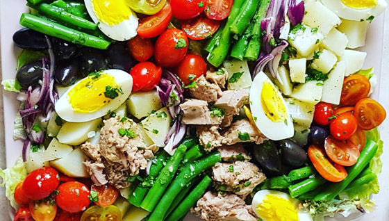 وصفة برغر التونة مع سلطة نيسواز.. وجبة باردة وشهية تناسب الصيف والبحر صورة رقم 6 وصفة برغر التونة مع سلطة نيسواز.. وجبة باردة وشهية تناسب الصيف والبحر صورة رقم 6