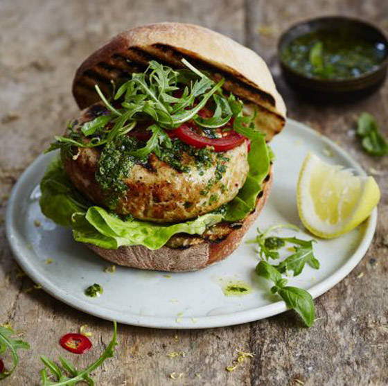 وصفة برغر التونة مع سلطة نيسواز.. وجبة باردة وشهية تناسب الصيف والبحر صورة رقم 2 وصفة برغر التونة مع سلطة نيسواز.. وجبة باردة وشهية تناسب الصيف والبحر صورة رقم 2