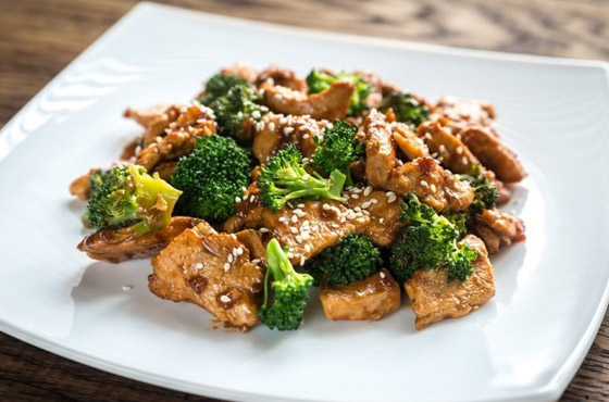 إليكم طريقة تحضير دجاج بالبروكلي صحي وشهي صورة رقم 1