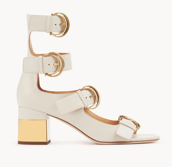 بالصور: 10 طرق عصرية لتنسيق الصندل المفتوح في المناسبات الصيفية صورة رقم 2 بالصور: 10 طرق عصرية لتنسيق الصندل المفتوح في المناسبات الصيفية صورة رقم 2