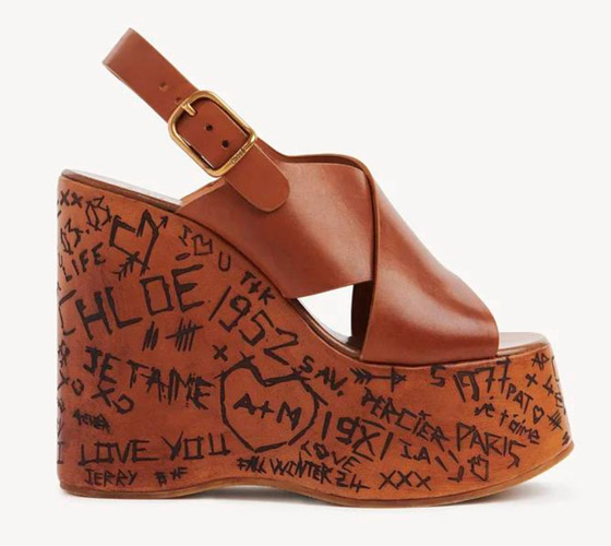 بالصور: 10 طرق عصرية لتنسيق الصندل المفتوح في المناسبات الصيفية صورة رقم 5 بالصور: 10 طرق عصرية لتنسيق الصندل المفتوح في المناسبات الصيفية صورة رقم 5