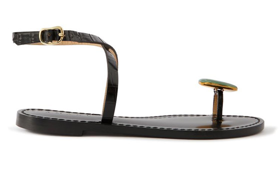 بالصور: 10 طرق عصرية لتنسيق الصندل المفتوح في المناسبات الصيفية صورة رقم 8 بالصور: 10 طرق عصرية لتنسيق الصندل المفتوح في المناسبات الصيفية صورة رقم 8