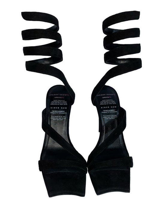 بالصور: 10 طرق عصرية لتنسيق الصندل المفتوح في المناسبات الصيفية صورة رقم 10 بالصور: 10 طرق عصرية لتنسيق الصندل المفتوح في المناسبات الصيفية صورة رقم 10