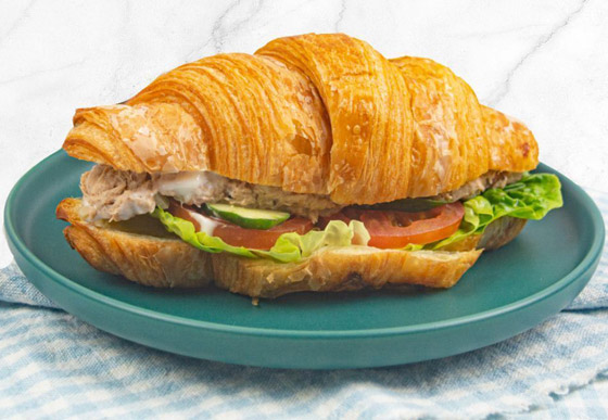 إليكم طريقة تحضير ساندويشات كرواسان بالتونة.. سهلة وطيبة صورة رقم 5