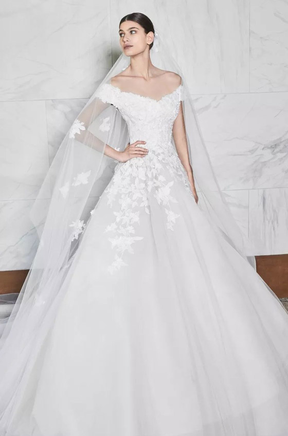 اختاري فستان زفافك المثالي.. نصائح للعروس الرشيقة والنحيفة صورة رقم 1