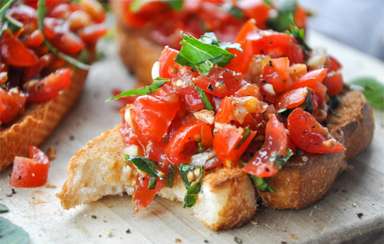 إليكم طريقة تحضير بروشكيتا الطماطم بالريحان.. طعم رائع ومميز صورة رقم 8