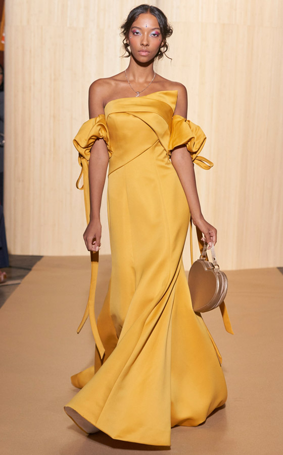 بالصور: 10 ألوان فساتين سهرة تبرز جمال البشرة السمراء من عروض 2024 صورة رقم 1