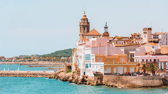 أمريكي يترك سحر نيويورك ليتقاعد بقرية صغيرة ساحلية في إسبانيا.. لماذا؟ صورة رقم 5