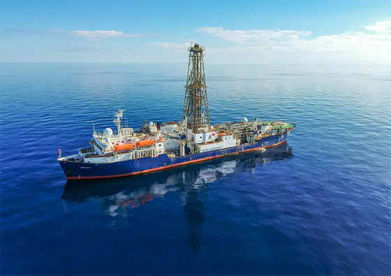 من عمق 1268 مترا تحت الأطلسي.. استخراج عينة من وشاح الأرض صورة رقم 2