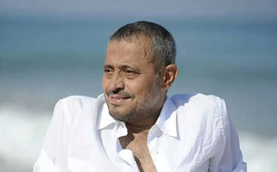 المعجبون يقتحمون مسرح جورج وسوف اثناء حفله في السويد! كيف تصرّف سلطان الطرب؟ صورة رقم 3