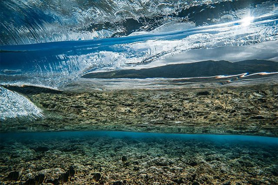 مصور شجاع يوثق منازلة شرسة بين راكب أمواج وموجة هائلة من تحت الماء! صورة رقم 15 مصور شجاع يوثق منازلة شرسة بين راكب أمواج وموجة هائلة من تحت الماء! صورة رقم 15