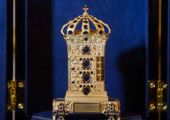 مصنوعة من الذهب ومزينة بالياقوت.. أغلى قداحة (ولاعة) سيجار في العالم صورة رقم 3 مصنوعة من الذهب ومزينة بالياقوت.. أغلى قداحة (ولاعة) سيجار في العالم صورة رقم 3