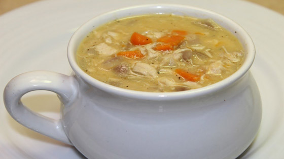 اليكم طريقة تحضير حساء الدجاج المفيد والمغذي صورة رقم 2