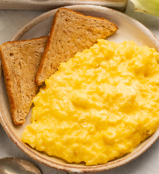 إليكم طريقة تحضير بيض بالجبن السائل بخطوات بسيطة صورة رقم 2 إليكم طريقة تحضير بيض بالجبن السائل بخطوات بسيطة صورة رقم 2