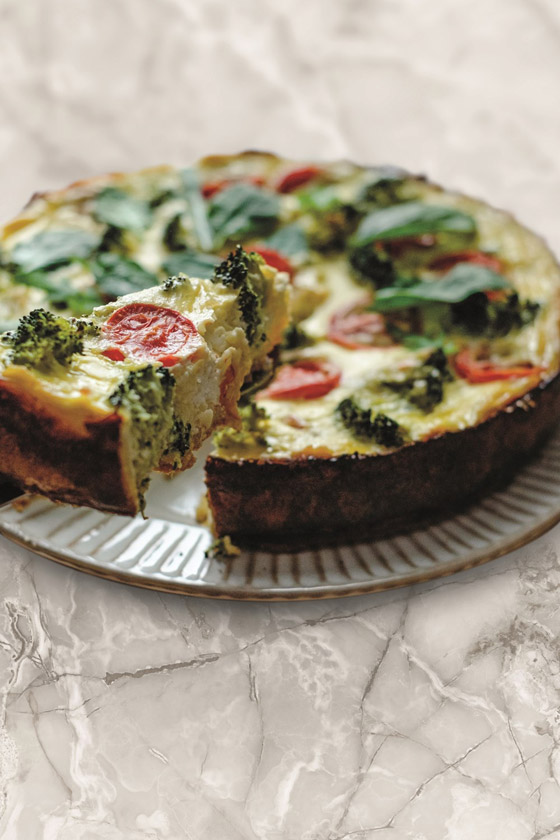 اليكم طريقة تحضير كيش البروكولي والدجاج بعجينة البطاطس صورة رقم 3