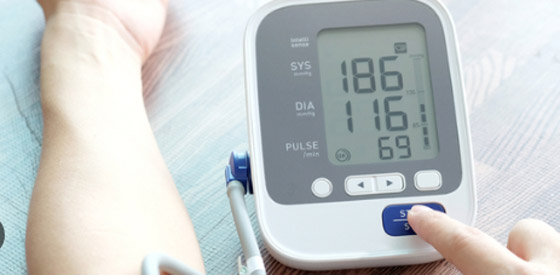 6 أطعمة تعالج ضغط الدم المرتفع.. أهمها فاكهة منتشرة فى السوق صورة رقم 1