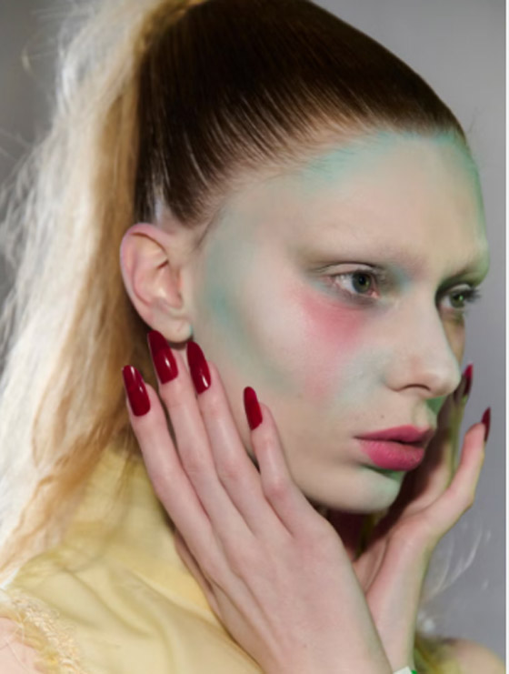 6 تريندات تسيطر على موضة الأظافر في خريف 2024.. الأحمر الكلاسيكي رجع صورة رقم 1 6 تريندات تسيطر على موضة الأظافر في خريف 2024.. الأحمر الكلاسيكي رجع صورة رقم 1