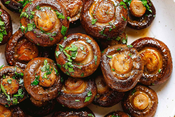 الفطر المخبوز مع الثوم والصلصة.. شهية وسريعة التحضير صورة رقم 2 الفطر المخبوز مع الثوم والصلصة.. شهية وسريعة التحضير صورة رقم 2