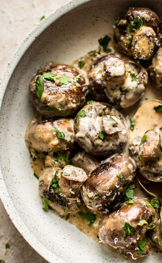 الفطر المخبوز مع الثوم والصلصة.. شهية وسريعة التحضير صورة رقم 4 الفطر المخبوز مع الثوم والصلصة.. شهية وسريعة التحضير صورة رقم 4