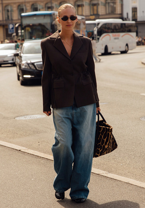 موديلات البنطلون الجينز الرائجة بخريف 2024.. اختاريها بحسب الجسم صورة رقم 3 موديلات البنطلون الجينز الرائجة بخريف 2024.. اختاريها بحسب الجسم صورة رقم 3