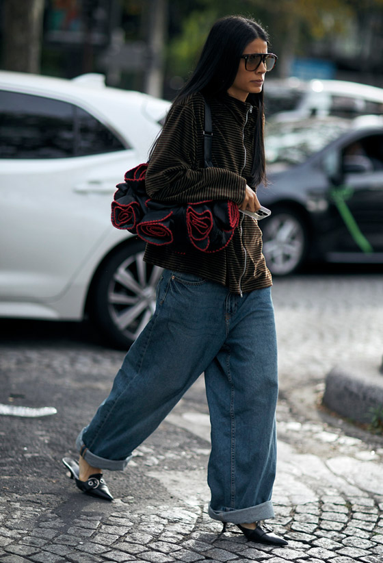 موديلات البنطلون الجينز الرائجة بخريف 2024.. اختاريها بحسب الجسم صورة رقم 10 موديلات البنطلون الجينز الرائجة بخريف 2024.. اختاريها بحسب الجسم صورة رقم 10