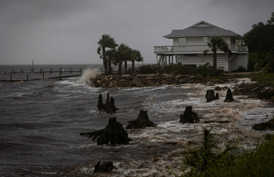 من أسوأ العواصف بالتاريخ الحديث.. 60 قتيلا حصيلة الإعصار هيلين بأمريكا صورة رقم 4 من أسوأ العواصف بالتاريخ الحديث.. 60 قتيلا حصيلة الإعصار هيلين بأمريكا صورة رقم 4