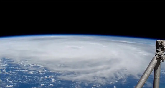 من أسوأ العواصف بالتاريخ الحديث.. 60 قتيلا حصيلة الإعصار هيلين بأمريكا صورة رقم 7 من أسوأ العواصف بالتاريخ الحديث.. 60 قتيلا حصيلة الإعصار هيلين بأمريكا صورة رقم 7