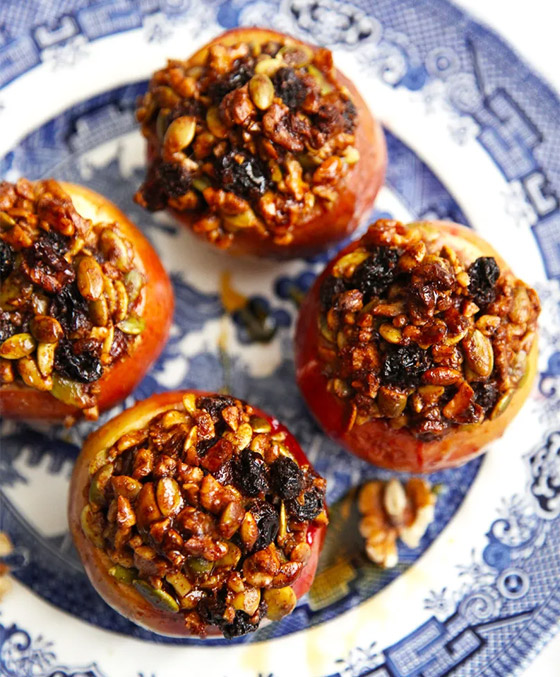 صورة رقم 7 - إليكم طريقة تحضير تفاح مخبوز ومحشي بالجوز للرجيم صورة رقم 7 - إليكم طريقة تحضير تفاح مخبوز ومحشي بالجوز للرجيم