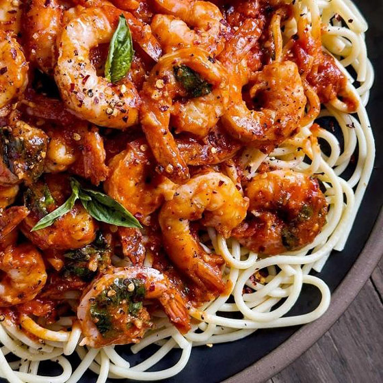 إليكم طريقة تحضير الروبيان بصلصة الطماطم الحارة صورة رقم 4 إليكم طريقة تحضير الروبيان بصلصة الطماطم الحارة صورة رقم 4