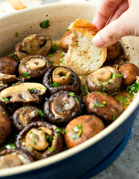 الفطر المخبوز مع الثوم والصلصة.. وصفة شهية وسريعة التحضير صورة رقم 8 الفطر المخبوز مع الثوم والصلصة.. وصفة شهية وسريعة التحضير صورة رقم 8