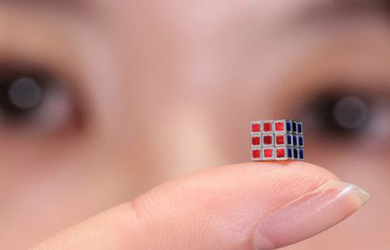 بالصور: شركة يابانية تكشف عن أصغر مكعب روبيك في العالم صورة رقم 7 بالصور: شركة يابانية تكشف عن أصغر مكعب روبيك في العالم صورة رقم 7