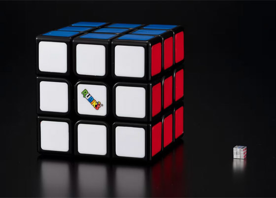 بالصور: شركة يابانية تكشف عن أصغر مكعب روبيك في العالم صورة رقم 2 بالصور: شركة يابانية تكشف عن أصغر مكعب روبيك في العالم صورة رقم 2