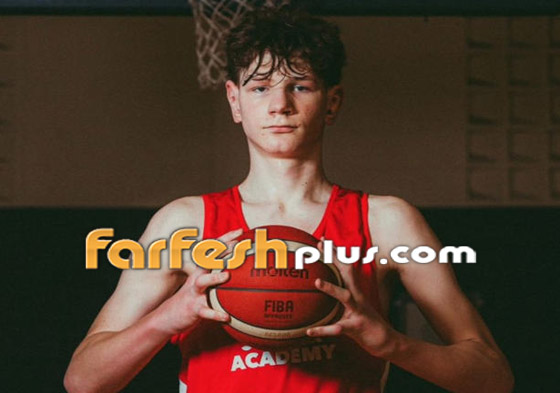 فيديو وصور: لاعب كرة سلة مراهق يحظى بشهرة بسبب طوله غير المعتاد صورة رقم 12 فيديو وصور: لاعب كرة سلة مراهق يحظى بشهرة بسبب طوله غير المعتاد صورة رقم 12