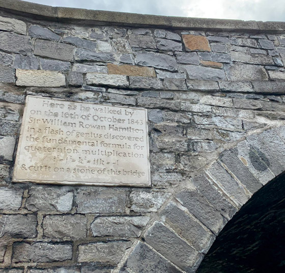 نقشها أثناء نزهته.. معادلة رياضية تكتشف نقشها أثناء نزهته.. معادلة رياضية تكتشف