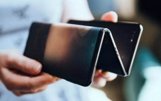 صورة رقم 2 - سامسونغ تخطط لإطلاق هاتف ذكي ثلاثي الطي.. صور صورة رقم 2 - سامسونغ تخطط لإطلاق هاتف ذكي ثلاثي الطي.. صور