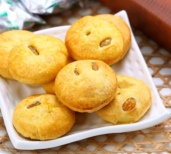 إليكم طريقة تحضير فطيرة الشاي بالجبنة والمكسرات صورة رقم 7 إليكم طريقة تحضير فطيرة الشاي بالجبنة والمكسرات صورة رقم 7