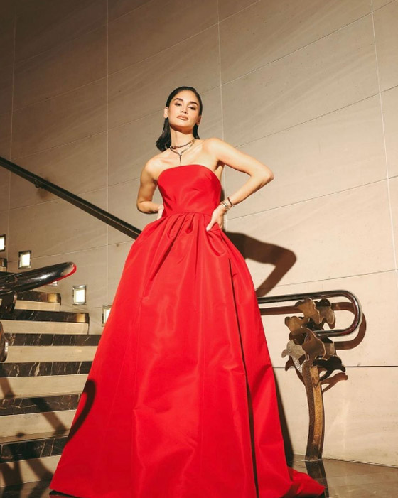 أجمل وأغرب إطلالات النجمات بحفل جوائز مصممي الموضة المبدعين صورة رقم 3