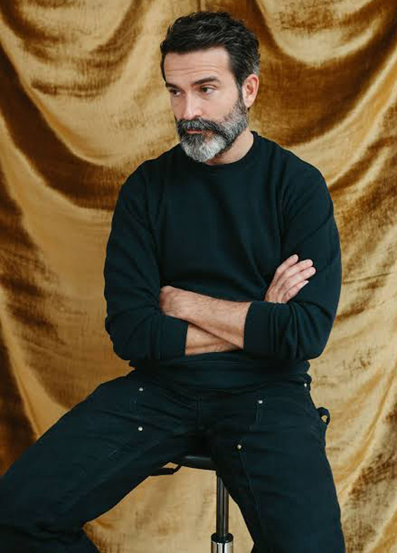 الأمريكي دانييل روزبيري أفضل مصمم عالمي لعام 2024.. فيديو وصور صورة رقم 9 الأمريكي دانييل روزبيري أفضل مصمم عالمي لعام 2024.. فيديو وصور صورة رقم 9