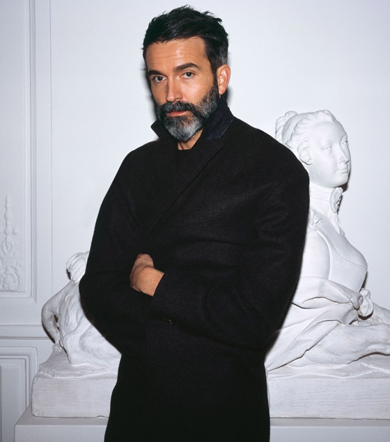 الأمريكي دانييل روزبيري أفضل مصمم عالمي لعام 2024.. فيديو وصور صورة رقم 10 الأمريكي دانييل روزبيري أفضل مصمم عالمي لعام 2024.. فيديو وصور صورة رقم 10