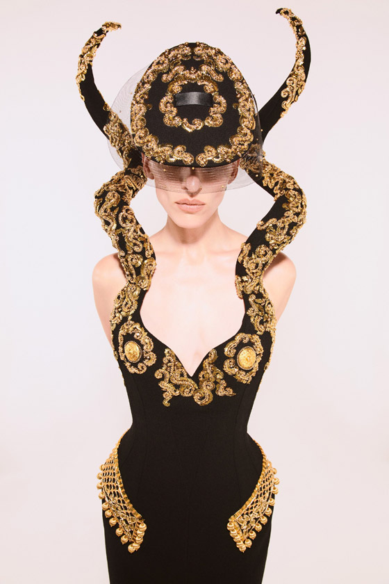 الأمريكي دانييل روزبيري أفضل مصمم عالمي لعام 2024.. فيديو وصور صورة رقم 13 الأمريكي دانييل روزبيري أفضل مصمم عالمي لعام 2024.. فيديو وصور صورة رقم 13