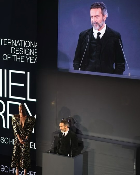 الأمريكي دانييل روزبيري أفضل مصمم عالمي لعام 2024.. فيديو وصور صورة رقم 5 الأمريكي دانييل روزبيري أفضل مصمم عالمي لعام 2024.. فيديو وصور صورة رقم 5