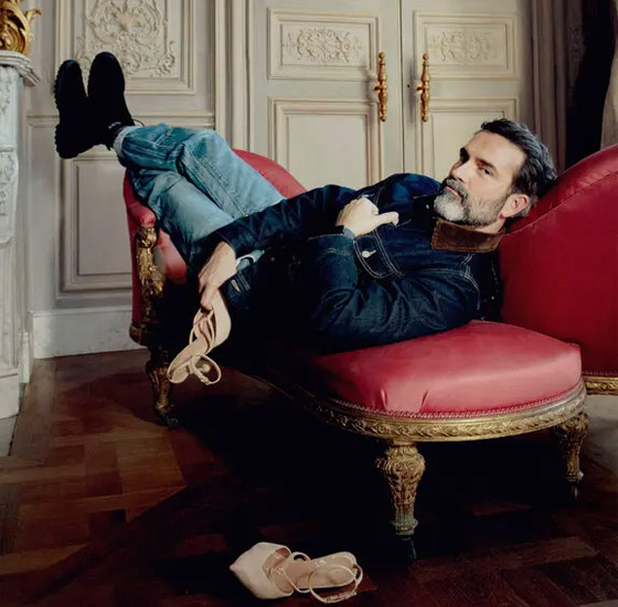 الأمريكي دانييل روزبيري أفضل مصمم عالمي لعام 2024.. فيديو وصور صورة رقم 8 الأمريكي دانييل روزبيري أفضل مصمم عالمي لعام 2024.. فيديو وصور صورة رقم 8