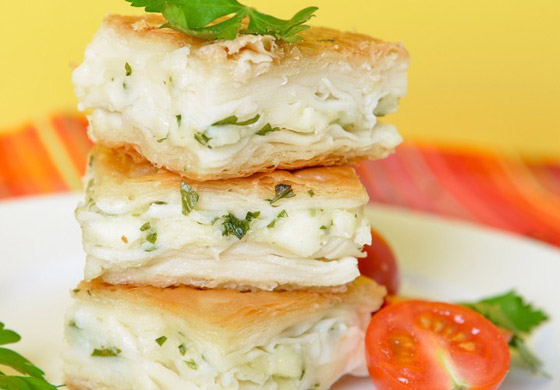 إليكم طريقة تحضير فطيرة بوريك بالجبن الشهية صورة رقم 1