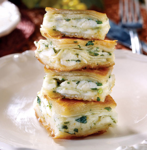 إليكم طريقة تحضير فطيرة بوريك بالجبن الشهية صورة رقم 2