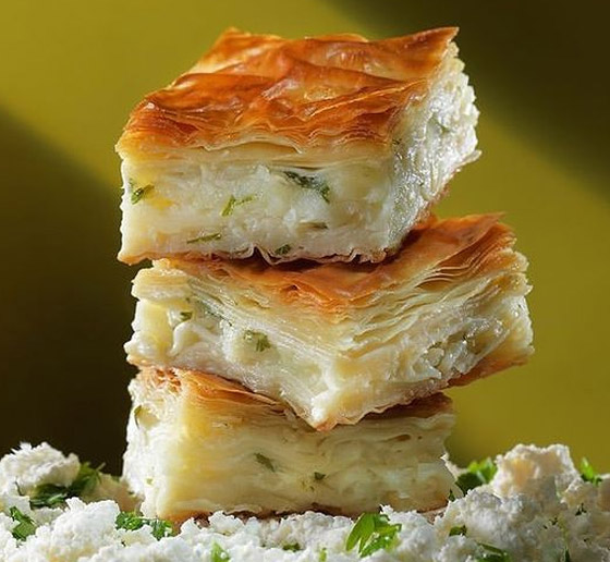 إليكم طريقة تحضير فطيرة بوريك بالجبن الشهية صورة رقم 7