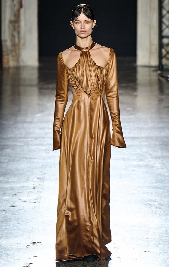 فساتين ملكية بكم طويل.. تألقي كالأميرات هذا الخريف (صور) صورة رقم 7