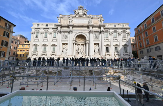 استبدال نافورة تريفي الشهيرة في روما بحوض تمنيات (فيديو) صورة رقم 3