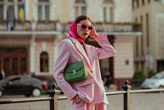 هذا اللون يرفع «معنوياتكِ».. ويجعلكِ أكثر هدوءاً وسعادة صورة رقم 3