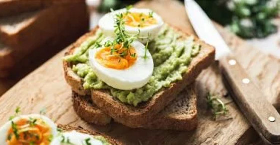 ماذا يحدث عند إضافة البروتين لوجبة الإفطار؟ فوائد صحية مذهلة صورة رقم 1