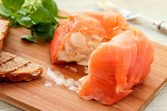 وصفة شرائح السلمون المدخن والروبيان.. مظهر رائع وطعم لذيذ صورة رقم 2 وصفة شرائح السلمون المدخن والروبيان.. مظهر رائع وطعم لذيذ صورة رقم 2